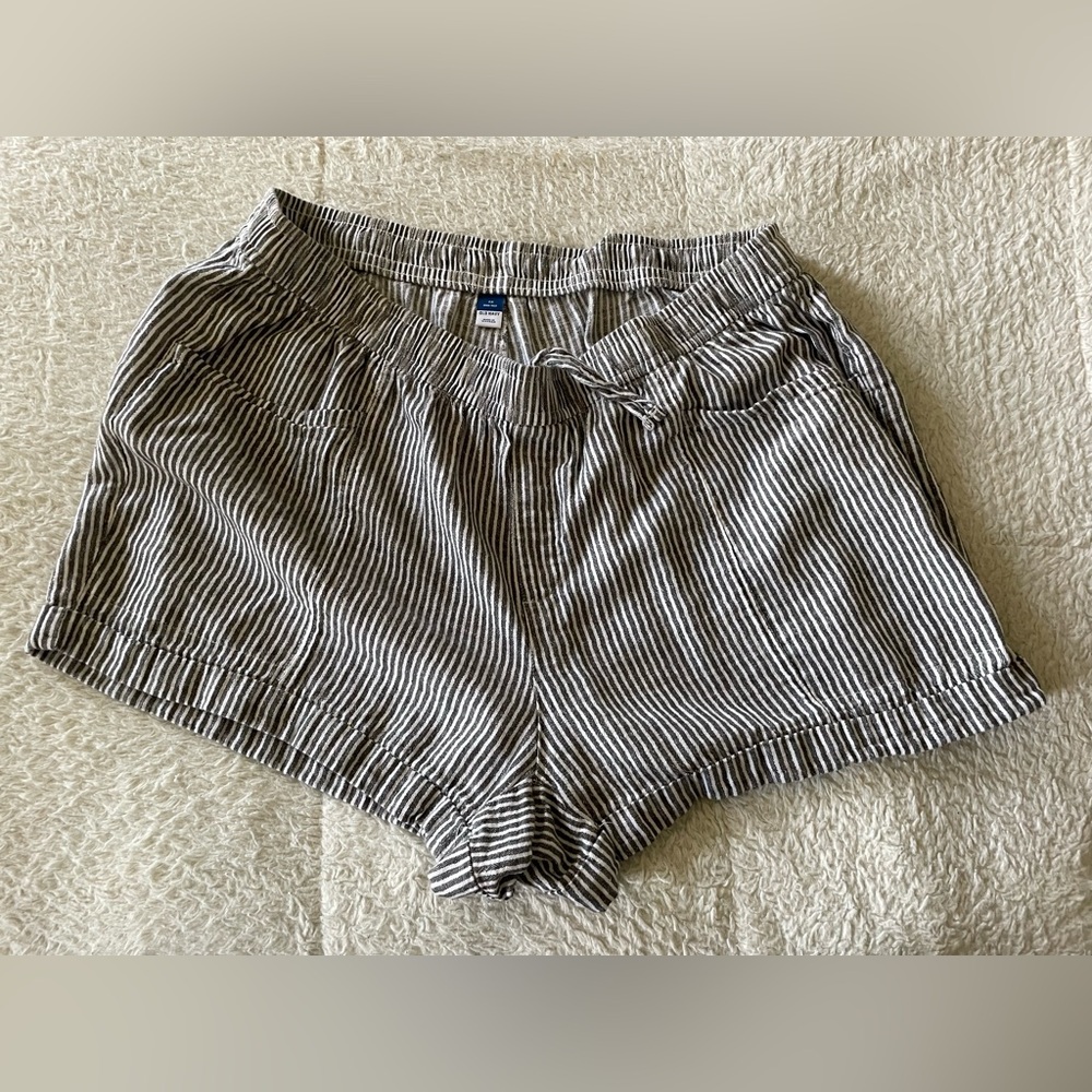 Old Navy Women's High Waist Striped Shorts - Black and White size 2X